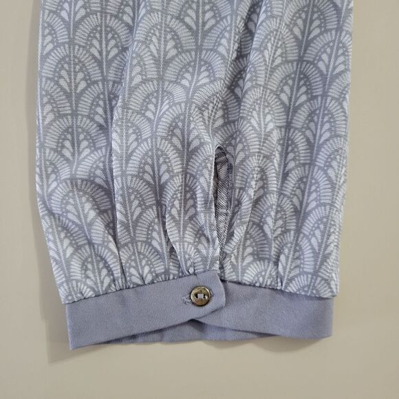 Limited Semi-Sheer Gray Print V-neck 3/4 Sleeve Pullover Blouse - Picture 8 of 12